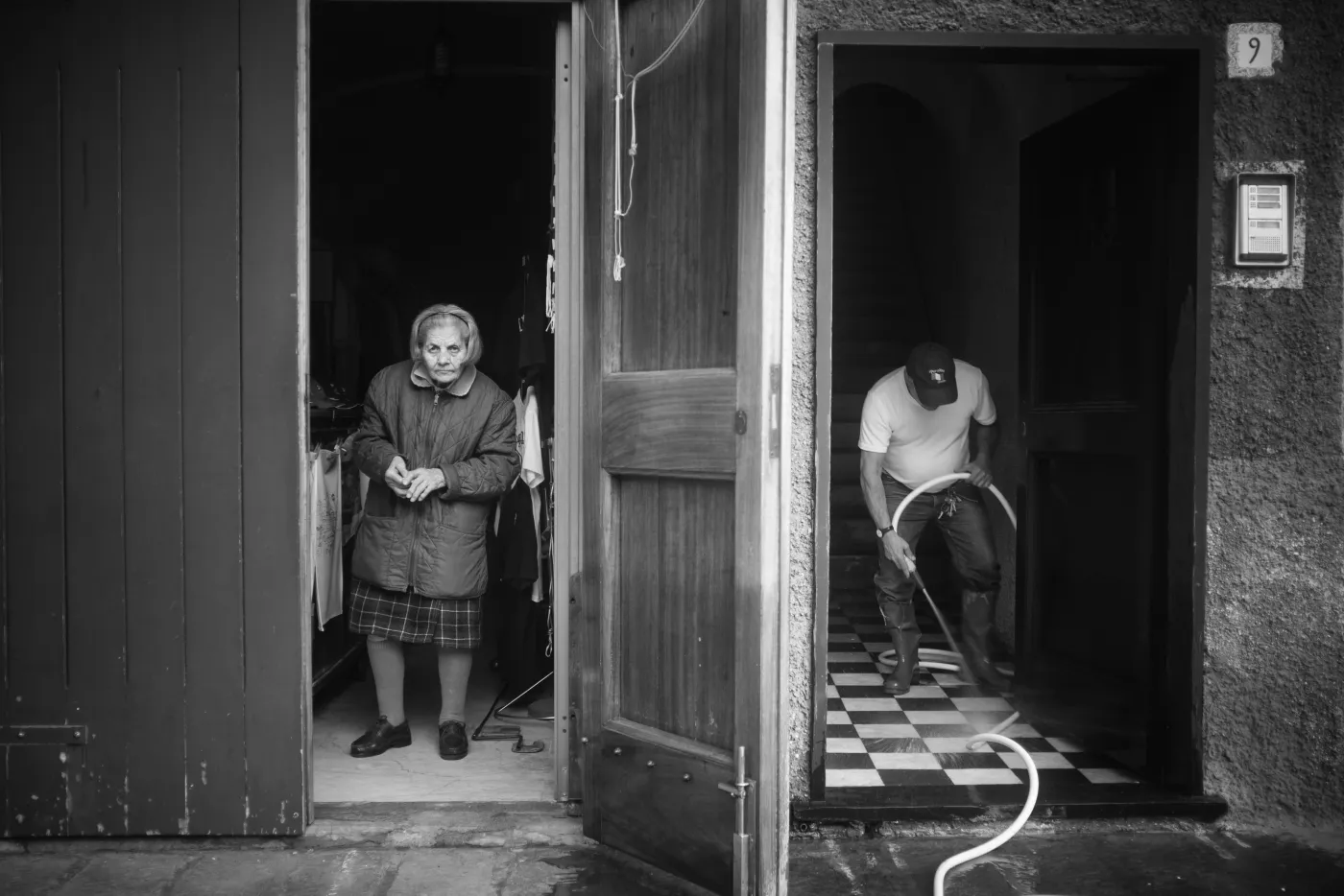 Dos puertas · Italia